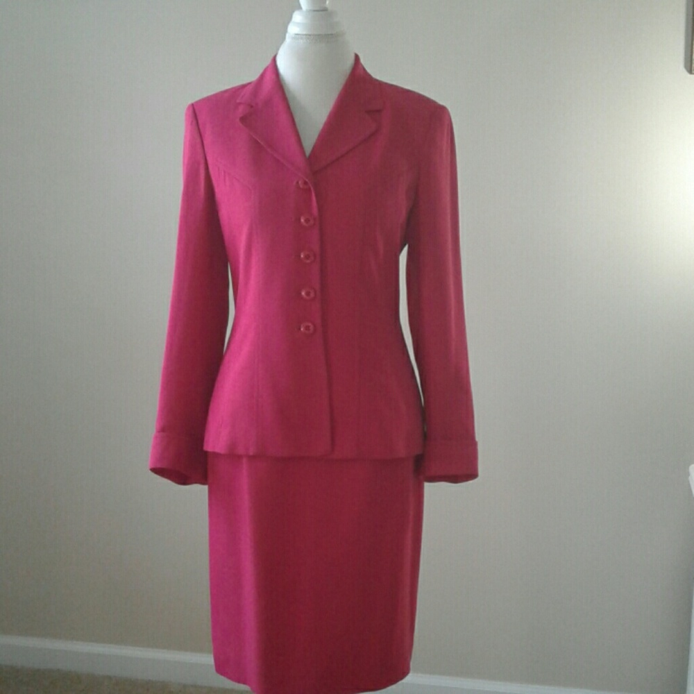 Albert Nipon Woman's Suit, Sz 8, Fuchsia/Pink